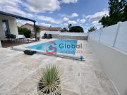 Villa de plain pied trois chambres avec piscine et garage