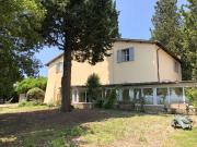 Villa d'epoca con terreno e piscina in vendita a...