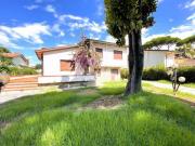 VILLA di 11 vani e di 147 mq PIETRASANTA rif. 185/V