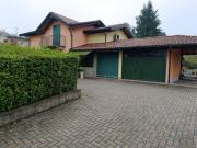 Villa di 120 m con 4 locali e box auto in vendita a...