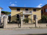 VILLA di 12 vani e di 266 mq PIETRASANTA rif. 477