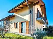 Villa di 250 m con più di 5 locali e box auto doppio in...