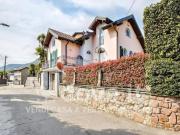 Villa di 266 m con più di 5 locali e box auto in vendita...