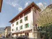 Villa di 334 m con 4 locali e box auto in vendita a...