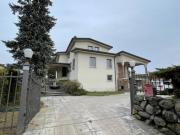 Villa di 361 m con più di 5 locali e box auto doppio in...