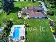 Villa di 420 m con più di 5 locali e box auto in vendita...