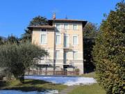 Villa di 450 m con più di 5 locali e box auto in vendita...
