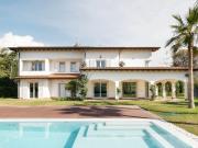 Prestigiosa villa di 460 mq in affitto Via A. Volta, 87,...