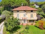 Villa di 695 mq in vendita Massa, Italia
