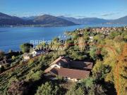 Villa di 750 mq in vendita Ranco, Lombardia