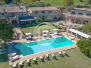 Villa di 970 mq in vendita Todi, Italia