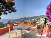 Villa dominant la rade de Villefranche
