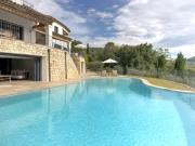 Villa dominante vue sur la petite Toscane
