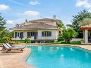 Villa elegante con giardino e piscina a Roma, 479 mq...