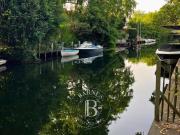 VILLA EN BOIS AVEC PONTON PRIVATIF AU BORD DU CANAL DE...