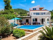 Villa en bord de mer dans la baie île de Korcula