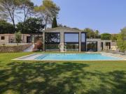 Villa en pierres rénovée située proche du village