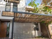 Villa en renta de 2 pisos con alberca dentro de la Ciudad Villa en renta de 2 pisos con alberca dentro de la Ciudad