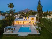 Villa en venta en Nueva Andalucia, Marbella con 5...