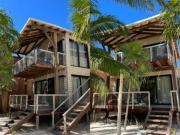 VILLA EN VENTA EN TULUM FRENTE AL MAR CON RESTAURANTE...