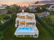 Villa en venta. Marbella