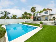 Villa en venta. Marbella