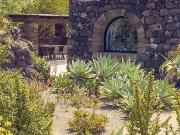 Villa esclusiva a Pantelleria, 770 mq di lusso e natura...