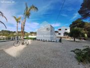 Villa Estilo Ibiza con Casas de Invitados y Piscina en...