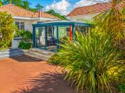 Villa et dépendance