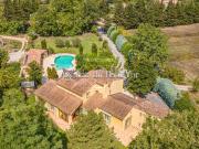 Villa et grandes dépendances, terrain 4000m2 225m²...