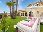 Villa Exclusiva en Monte León: Lujo, Vistas y Paz