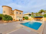 Villa Exclusiva en Venta en La Zenia Amplia Parcela,...