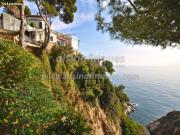 Villa exclusiva sobre el acantilado, increíbles vistas...