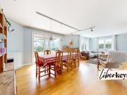 Villa familiale avec piscine, jardin arboré et vue...