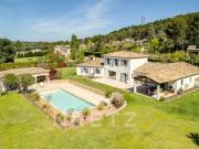 Villa familiale avec vue dégagée au calme