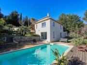 Villa familiale d'architecte avec jardin et piscine
