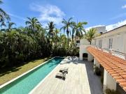 Villa Familiar de Lujo en Cancún 1,458 m² de Terreno y... Villa Familiar de Lujo en Cancún 1,458 m² de Terreno y...