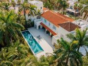 Villa Familiar de Lujo en Cancún 1,458 m² de Terreno y...
