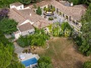 Villa florentine de plain pied avec maison d'invités...