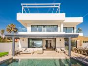 Villa Frente al Mar Playa de Costabella, Marbella Este