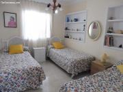 Villa grande con mucho potencial y vistas al mar zona...