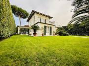 Villa in affitto a Centro Forte dei Marmi in Ottimo...