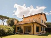 Villa in affitto a Forte dei Marmi via Corsica s.n.c...