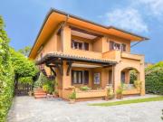 Villa in affitto a Forte dei Marmi via fratelli cervi