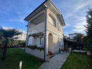 Villa in affitto a Forte dei Marmi via Provinciale,...