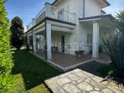 Villa in affitto a Forte dei Marmi via Salvador Allende,...