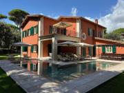 Prestigiosa villa di 450 mq in affitto Forte dei Marmi,...