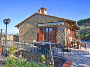 Villa in pietra con giardino e garage, Montepulciano –...