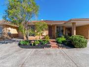 Villa in small group of 8