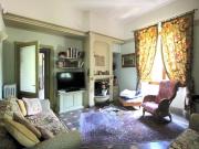 Villa in stile liberty di ampia superficie con giardino...